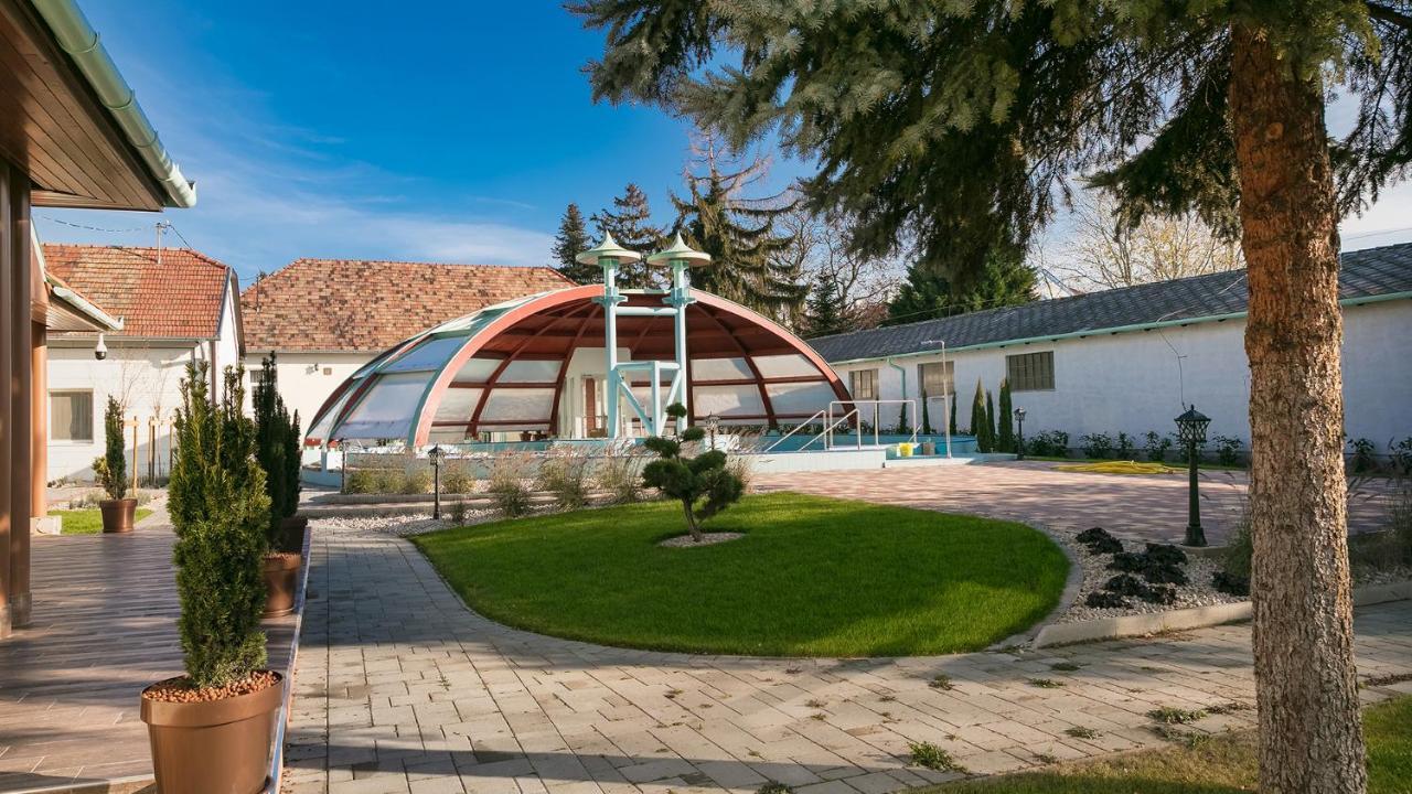 Aquasol Resort Mosonmagyarovar Exterior photo